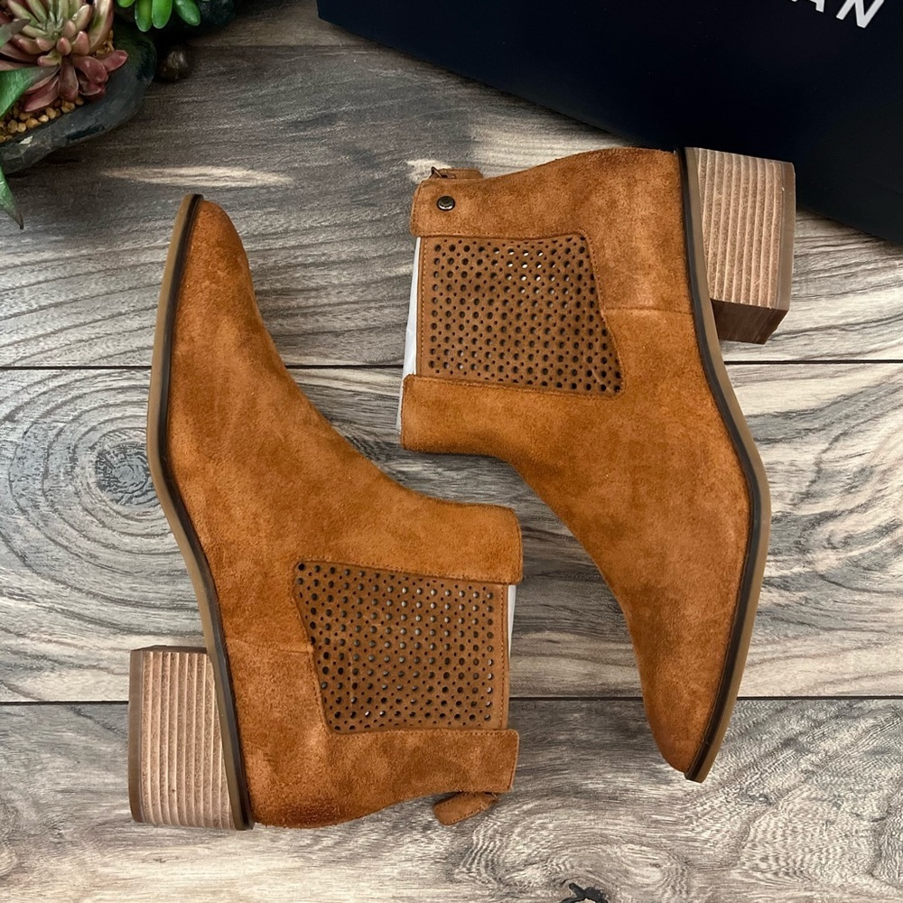 NIB Cole Haan Val Bootie Pointed Toe Ankle Boots British Tan Suede 8B 38.5